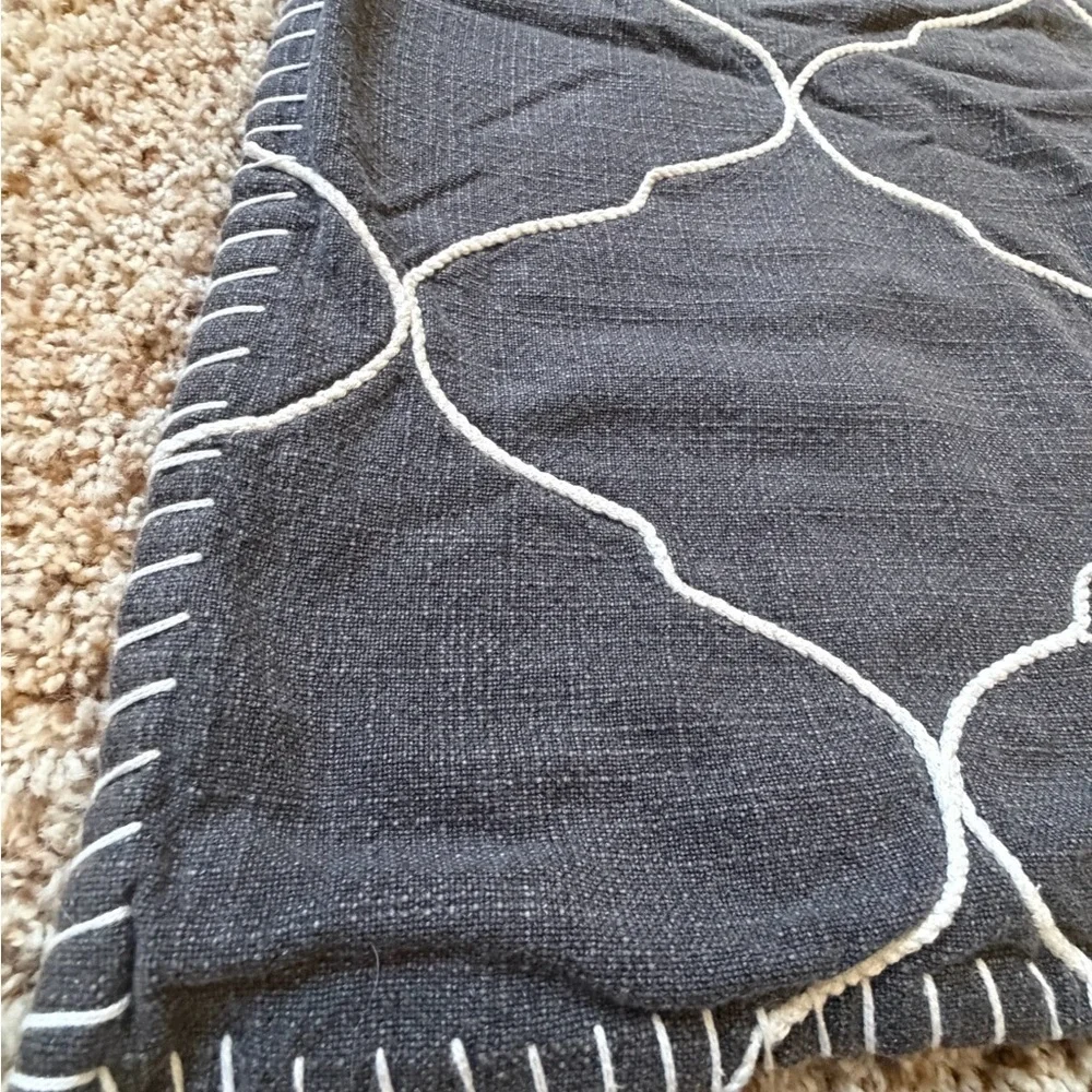Pottery Barn 22x22 pillow cover Moroccan tile embroidered gray white quatrefoil